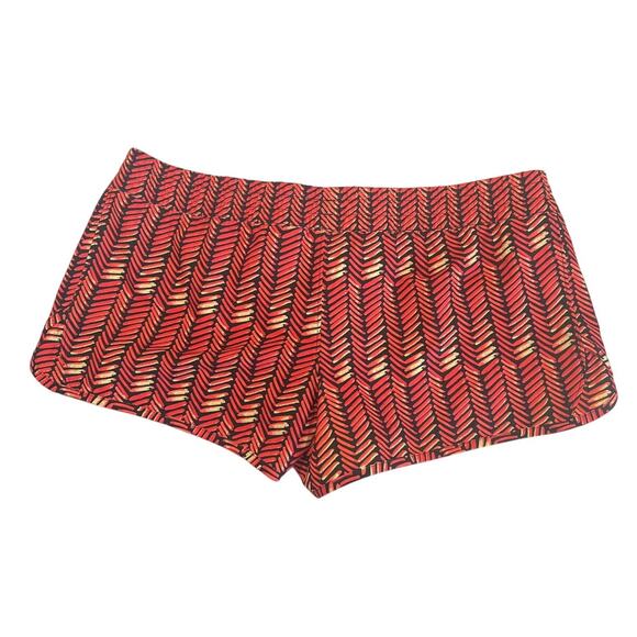 Under Armour Hydro UA HeatGear Shorts Women's Size XL Fitted Swim 2" inseam NEW - Picture 2 of 11